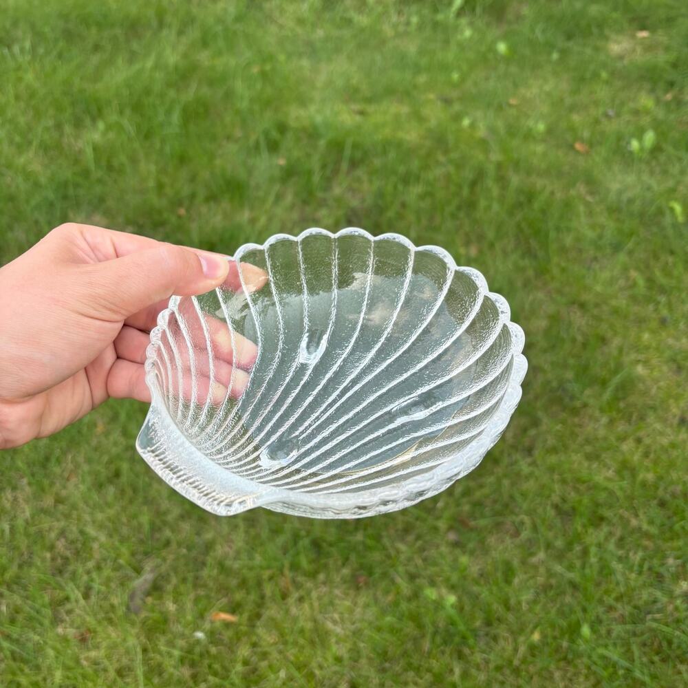 Vintage Anchor Hocking SHELL Shaped GLASS Salad BOWL Scallop Clam Textured 9 5/8